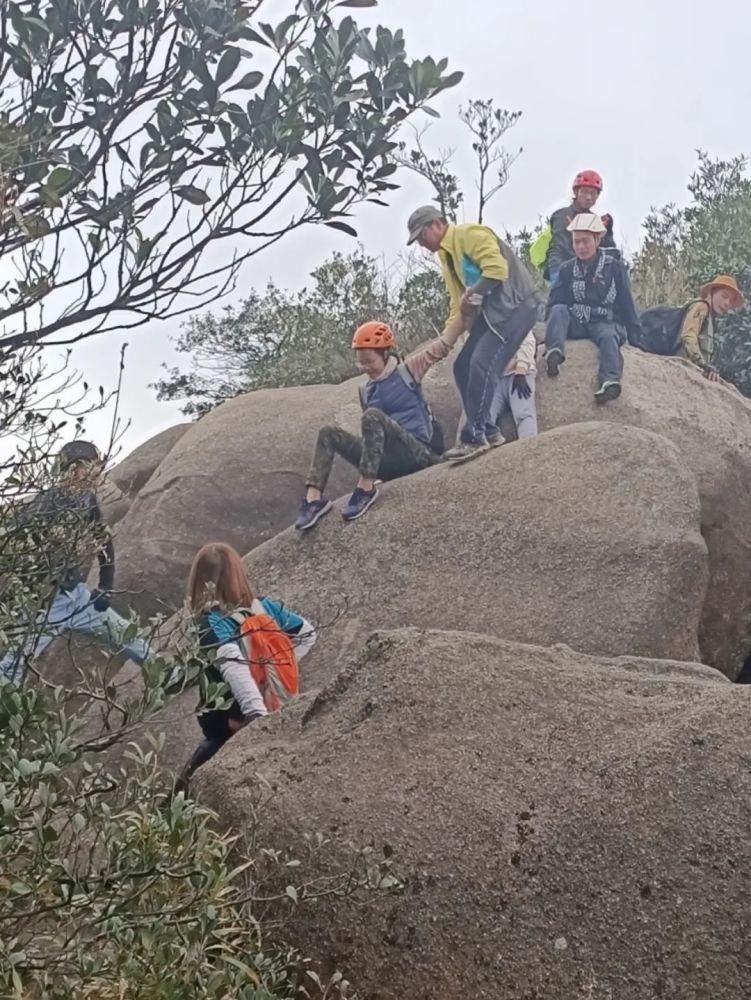 驴行|热烈祝贺25位驴友驴行乌山老人峰圆满成功！