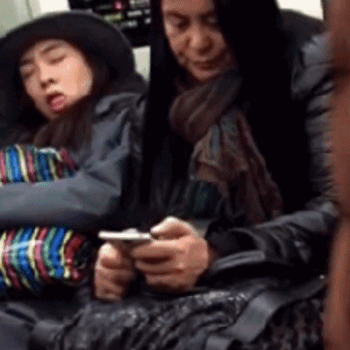 糖葫芦|小姐姐是梦见吃糖葫芦了吗?网友:口红都快给你吃完啦!