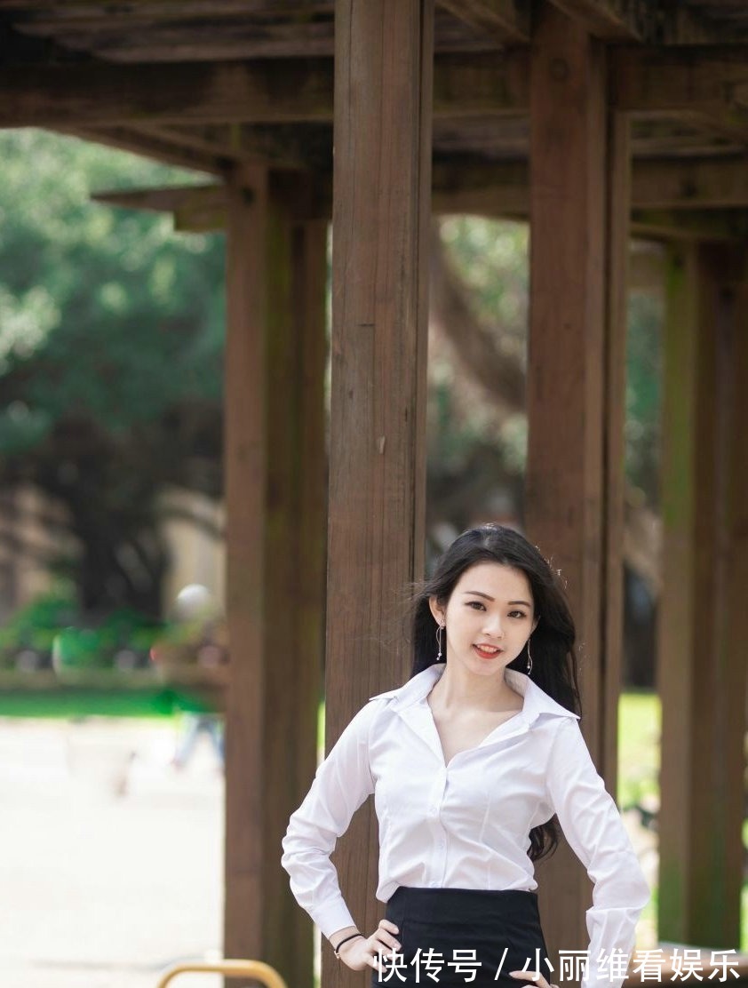 白色衬衫|包臀短裙搭配白色衬衫，是非常百搭的职场穿搭，简洁大方又时尚