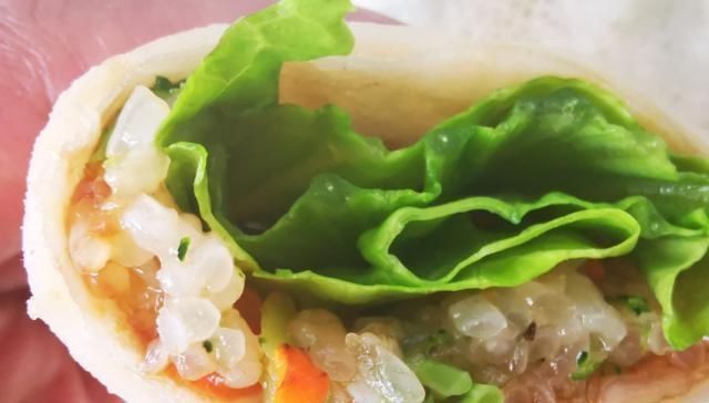 西兰花|煎饼就爱这种吃法,面糊搅一搅,柔韧又劲道,卷什么菜都好吃