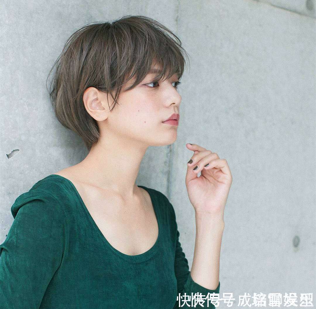 发型 剪短发“翻车”了!如何让头发长得快一些?三种方法让你秒换发型
