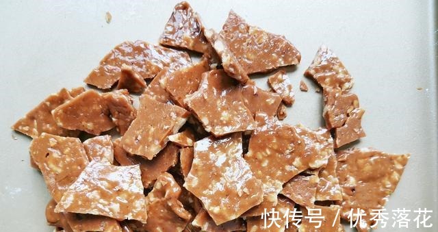 搅拌均匀|口感超丰富的焦糖摩卡蛋糕,一口下去,特别好吃,超满足!