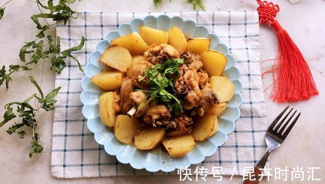 鸡肉|鸡肉和土豆搭配，蒸出来味道鲜美，还不油腻，适合冬天食用