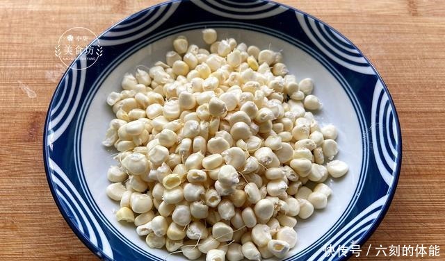 我家玉米从不煮着吃,加3个鸡蛋,不用蒸不用炒,出锅孩子抢着吃