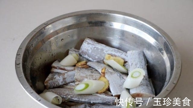 煎带鱼关键在哪里？2处把控好，不破皮又香脆