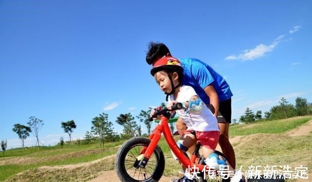 小王|双胞胎为何身高差别很大专家家长的行为直接影响孩子发育!