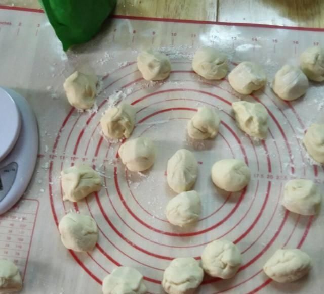 三味馒头,香甜松软,越嚼越香,吃一次还想吃第二次