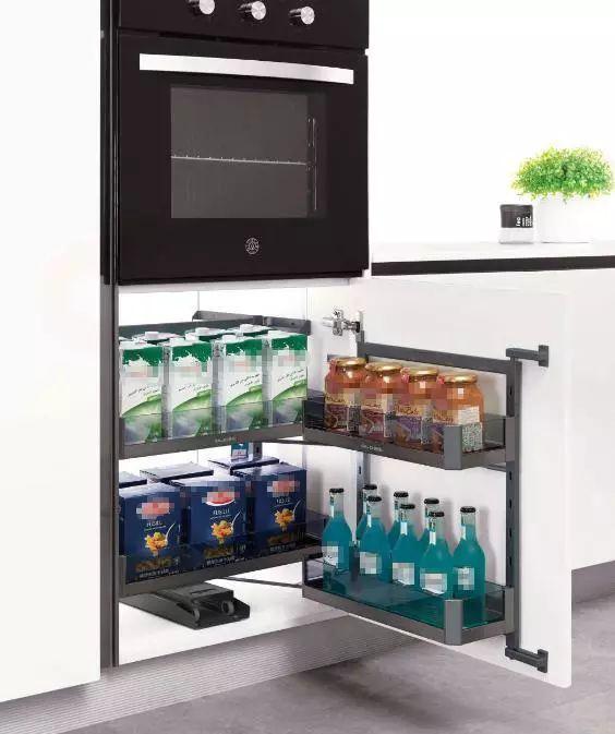 下拉篮|厨房别再乱收纳了!学国外给橱柜内设“小机关”,空间“多一倍”