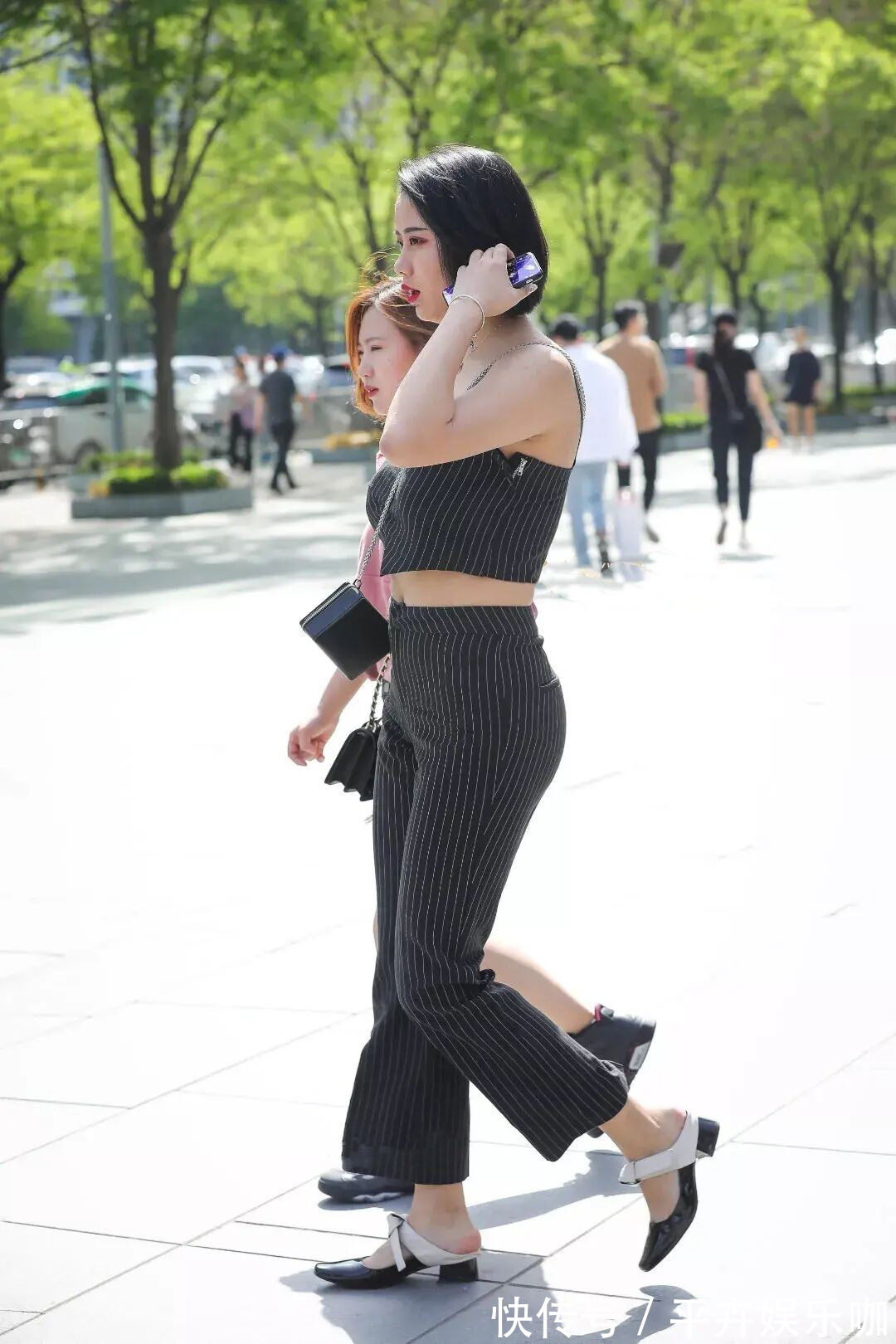 高腰裤 裤子还是穿高点吧,起码要在肚脐眼以上,小腹微凸才不会那么辣眼