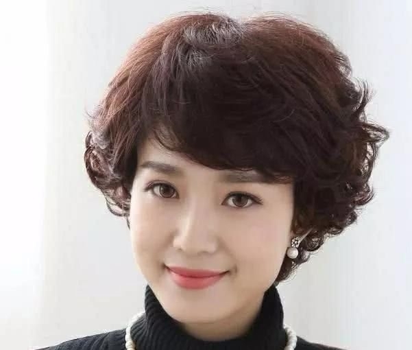 齐刘海 女人过了40岁,千万别留这3种发型,又土又“显老”,希望你没有