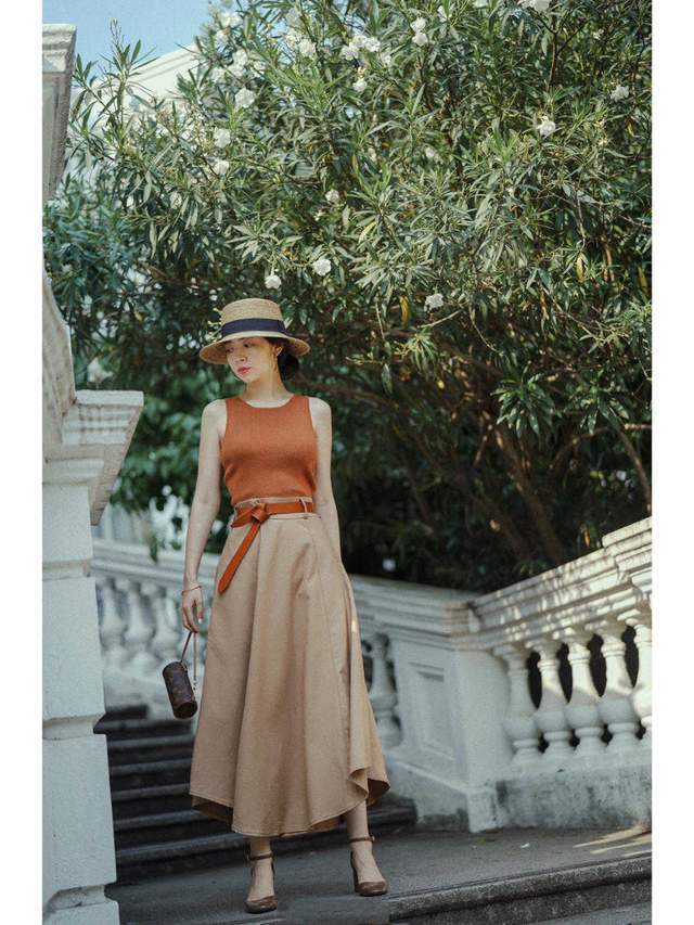 淡雅 40+女生秋天备这3条裙子,搭配西服、针织衫更优雅,时髦又减龄