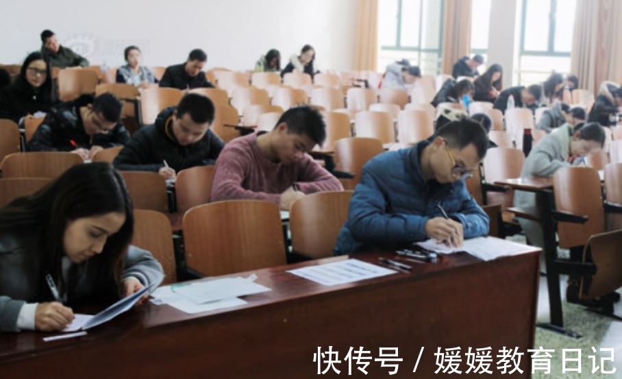 考上|“新兴啃老”正在蔓延,父母未察觉还引以为傲,以为孩子很上进