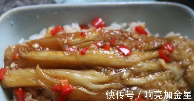 搅拌均匀|茄子换种吃法，一蒸二煎三焖，香味浓郁口感滑嫩，盖饭算一绝！