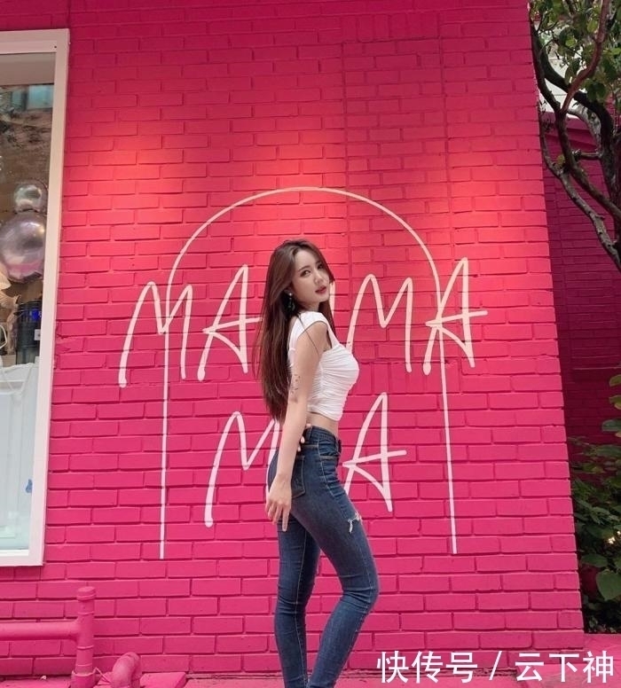 看不腻的牛仔裤,让小姐姐们变身时尚“性感女神”