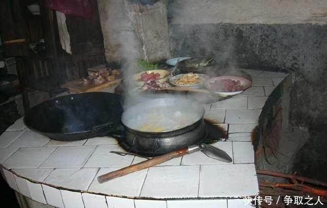 农村|农村人都知道,城里人见不到的,地锅做的菜才是最香最好吃的