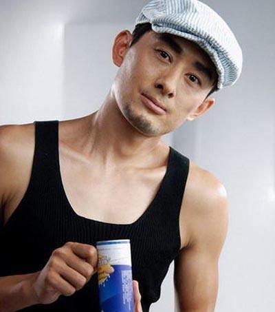 草根 2015年阿宝身份被揭,从年入千万到“软饭男”,称:我只是民间艺人