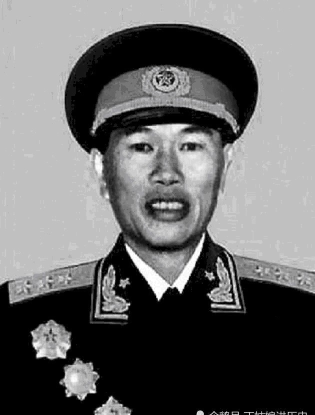 东北军区改建为沈阳军区,司令员和政委都