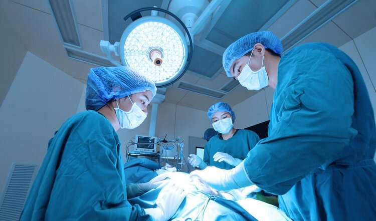 恶性肿瘤|治疗癌症，中医好还是西医好？肿瘤科医生讲到了根本上