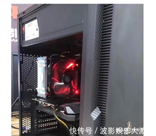 儿子|妈妈带儿子买电脑,儿子偷偷给老板递了一张纸条,孩子太聪明了