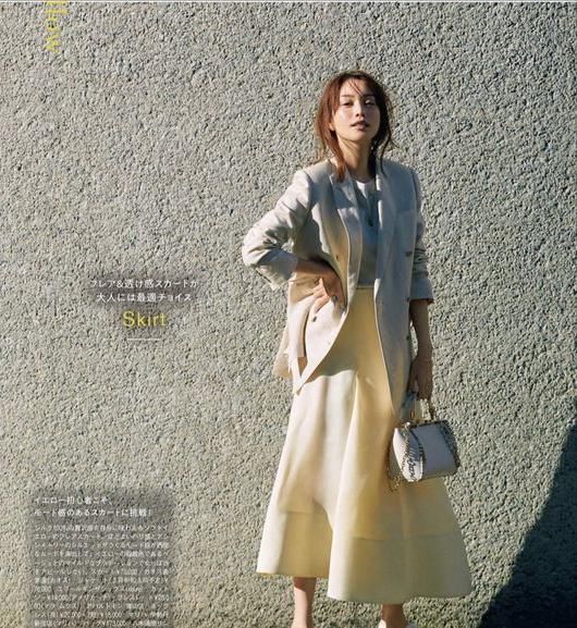 春季穿衣来点颜色更时尚，试试清新的淡黄色单品，减龄又高级