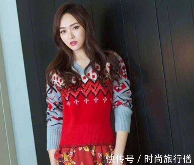 街拍|女星们机场大秀“毛衣风”, 一款比一款洋气,你更钟意哪一款呢?