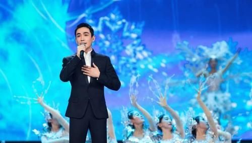 谢霆锋|央视国庆晚会：胡歌一人分饰五角，李雪健一开唱中国式浪漫破防了