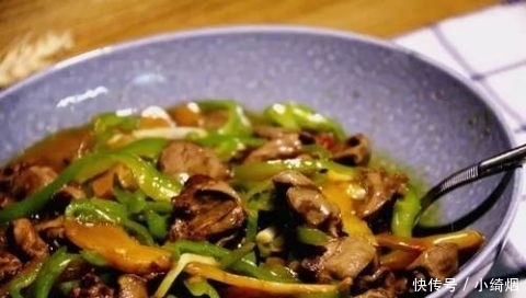鸡身上“最值钱”的部位,肉贩子都留着自己吃,一只鸡就一个