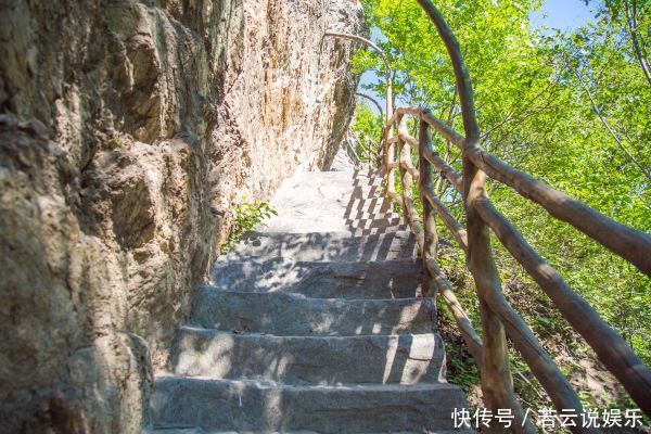 东北最陡峭的山峰，接近90°的阶梯，比肩华山之险