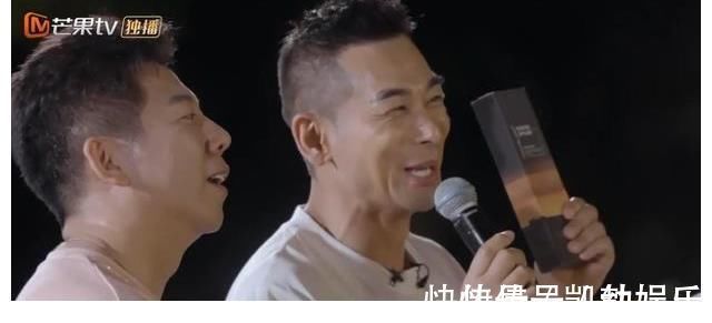 《披荆斩棘的哥哥》集体为陈小春庆生，应采儿空降，引起观众共鸣