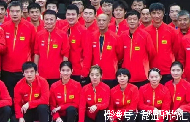 合影|国乒全家福!樊振东与“国乒第一美女”并肩合影,男才女貌超般配