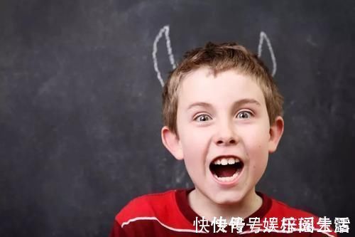 饮料|忘记给女儿买果汁,妈妈被5岁女儿连踢三脚,爸爸的回击让人解气