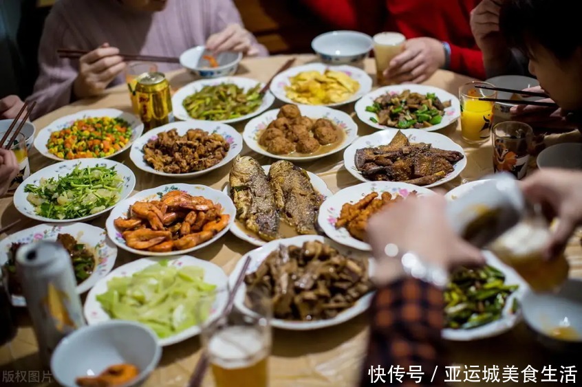 南北方年夜饭差距这么大?南方人表示北方的年夜饭让人难以下咽!