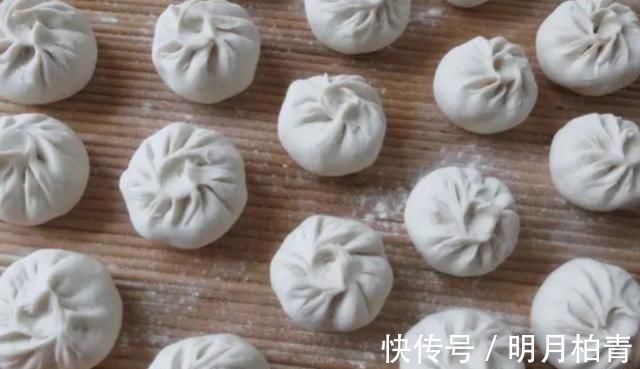 面团|无论是蒸包子还是蒸馒头，发面时加点“它”10分钟就能发满盆