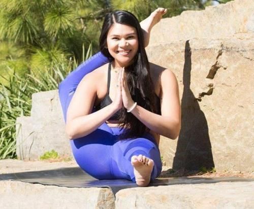 脊柱|如何改善驼背问题?这5式瑜伽要多练,矫正身姿,提升气质