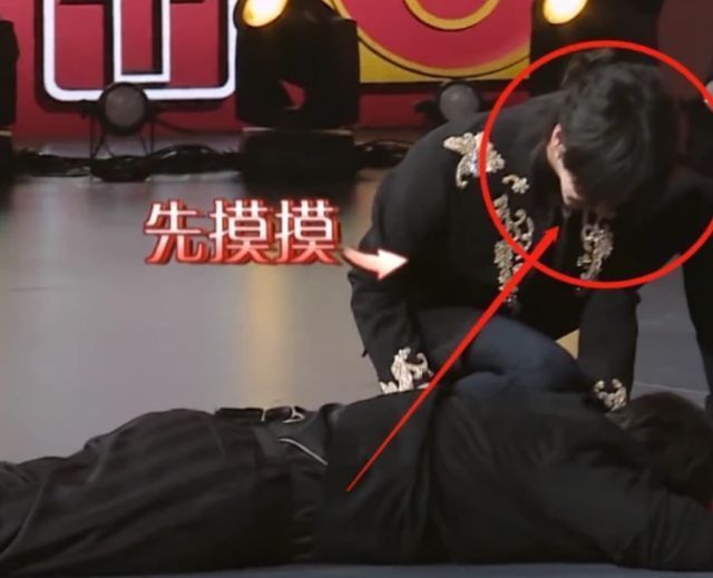 腾哥|《王牌对王牌》沈腾摔倒，嘉宾的反应很真实，贾玲的反应很担心