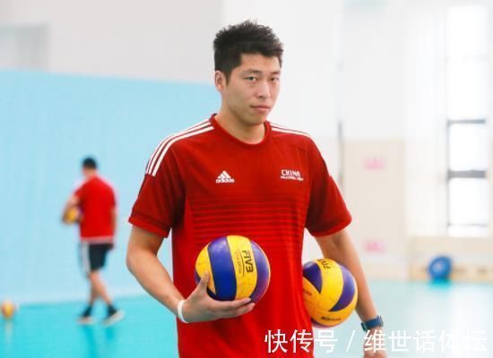 反转|女排新帅再生意外!热议人选或有大反转,男排帅哥成大黑马