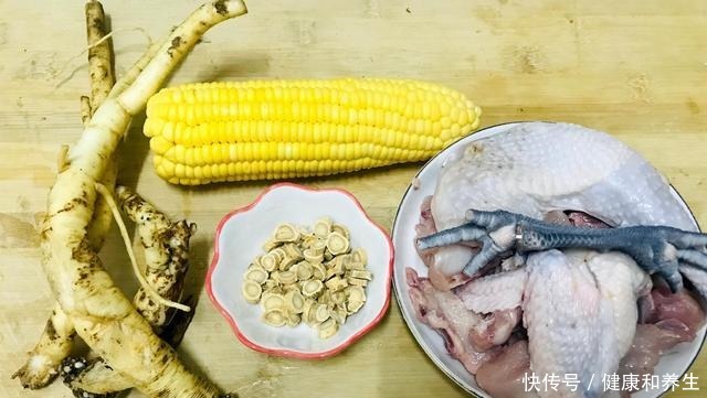 天冷了，炖鸡汤加一鲜品，味香味浓，甘甜滋补，手脚暖和不冰冷