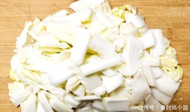醋溜白菜,最常见的一道美味,烹饪时掌握4个技巧,白菜清脆爽口