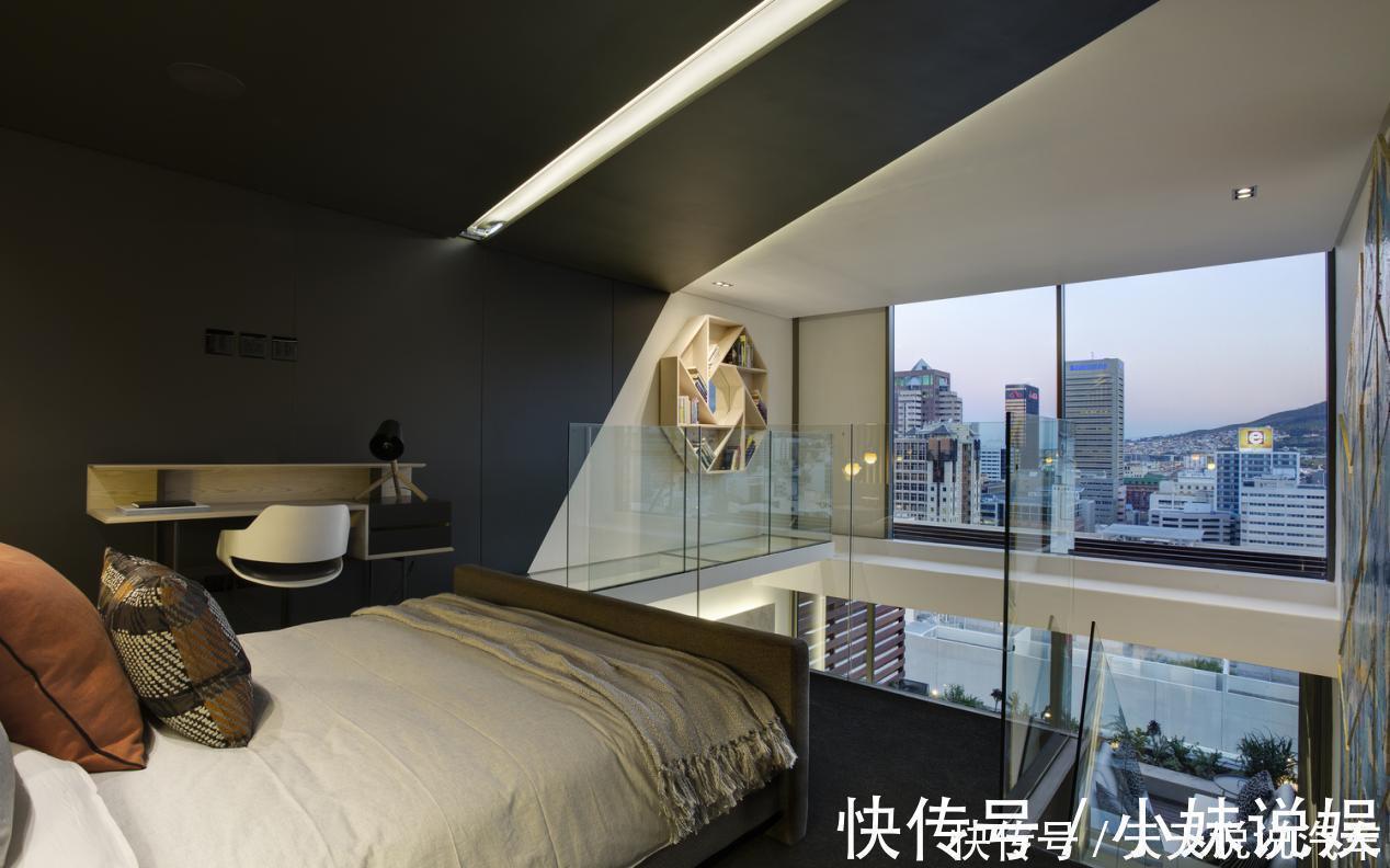 挑空|买顶楼层高5米,挑空客厅改做loft,真没有看出来只有30㎡