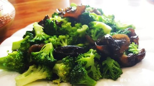 维生素|此菜是天然的降压菜,富含多种维生素,多吃对身体好