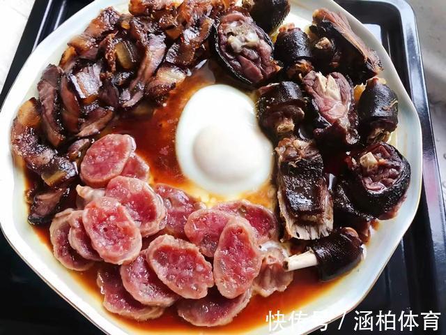 解馋|家常腊味三拼,加入一个鸡蛋蒸一蒸就上桌,简单又解馋