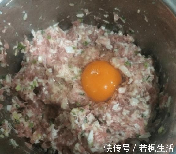 肉丸子|炸肉丸子，牢记“3加2不加”，保证香酥可口，不散不腥不糊，好吃