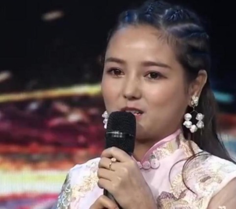 黄韵伊|身高1米35,因长相甜美被称为“豌豆公主”,现在年入百万多人追
