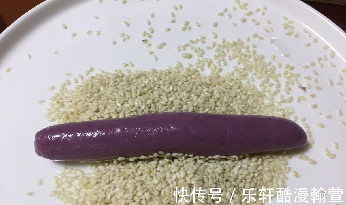 美味|紫薯营养丰富,搭配满满的芝麻,炸出美味的小吃