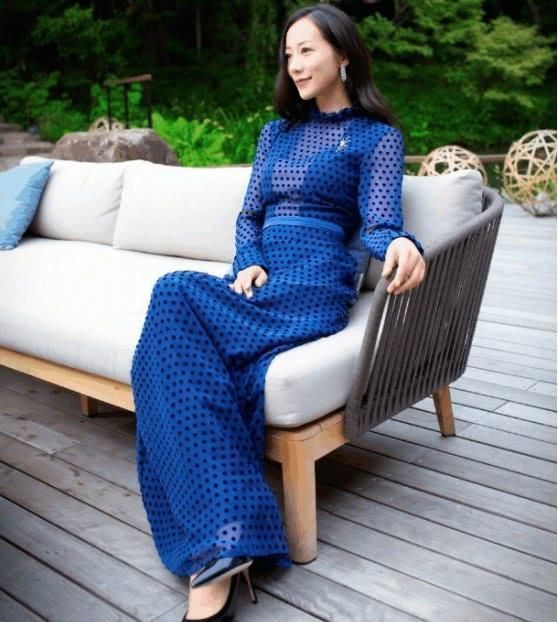 碎花|碎花裙“大势已去”,雪纺裙早春必备,时尚又减龄