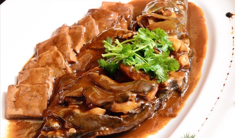 炖鱼,不要只会加料酒,多放这2样,鱼肉鲜嫩不柴,去腥效果好