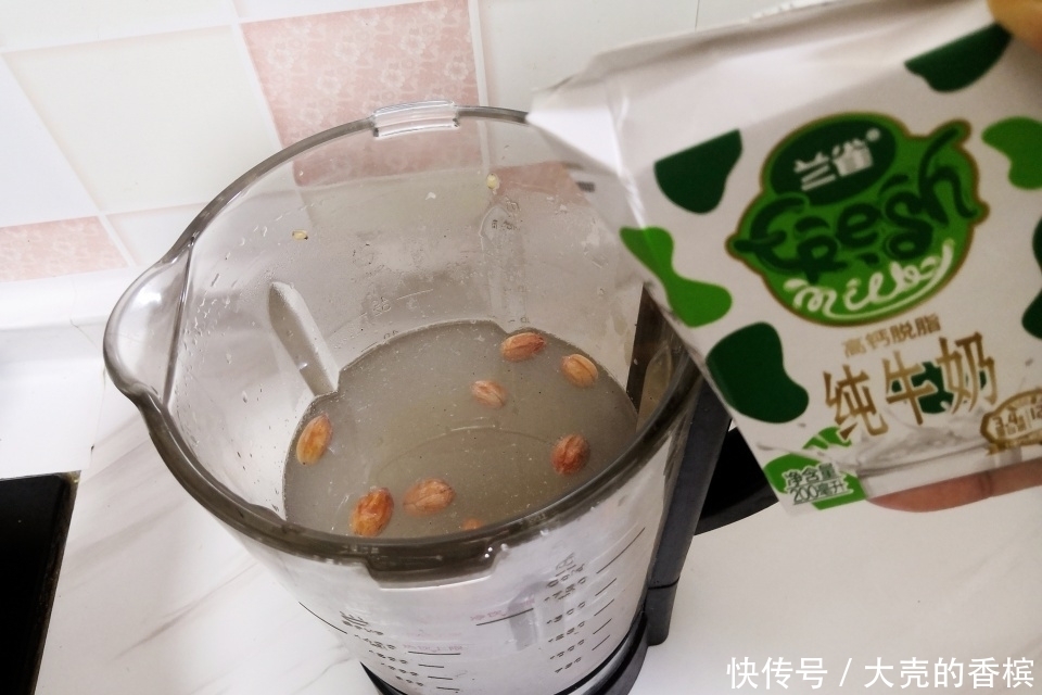 一家三口早餐，用了30分钟，营养十几种，网友：比我家午餐都丰盛