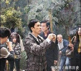 叶问|李小龙曾拜其为师，一代宗师安眠之所香火不断！