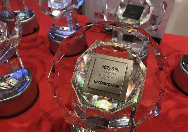 成功|美国开始着急了,84岁科学家成功研制中国芯,为国家省下数万亿