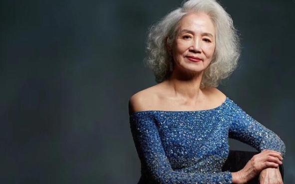 身材|74岁奶奶走红，身材状态让人羡慕，网友：宝刀未老